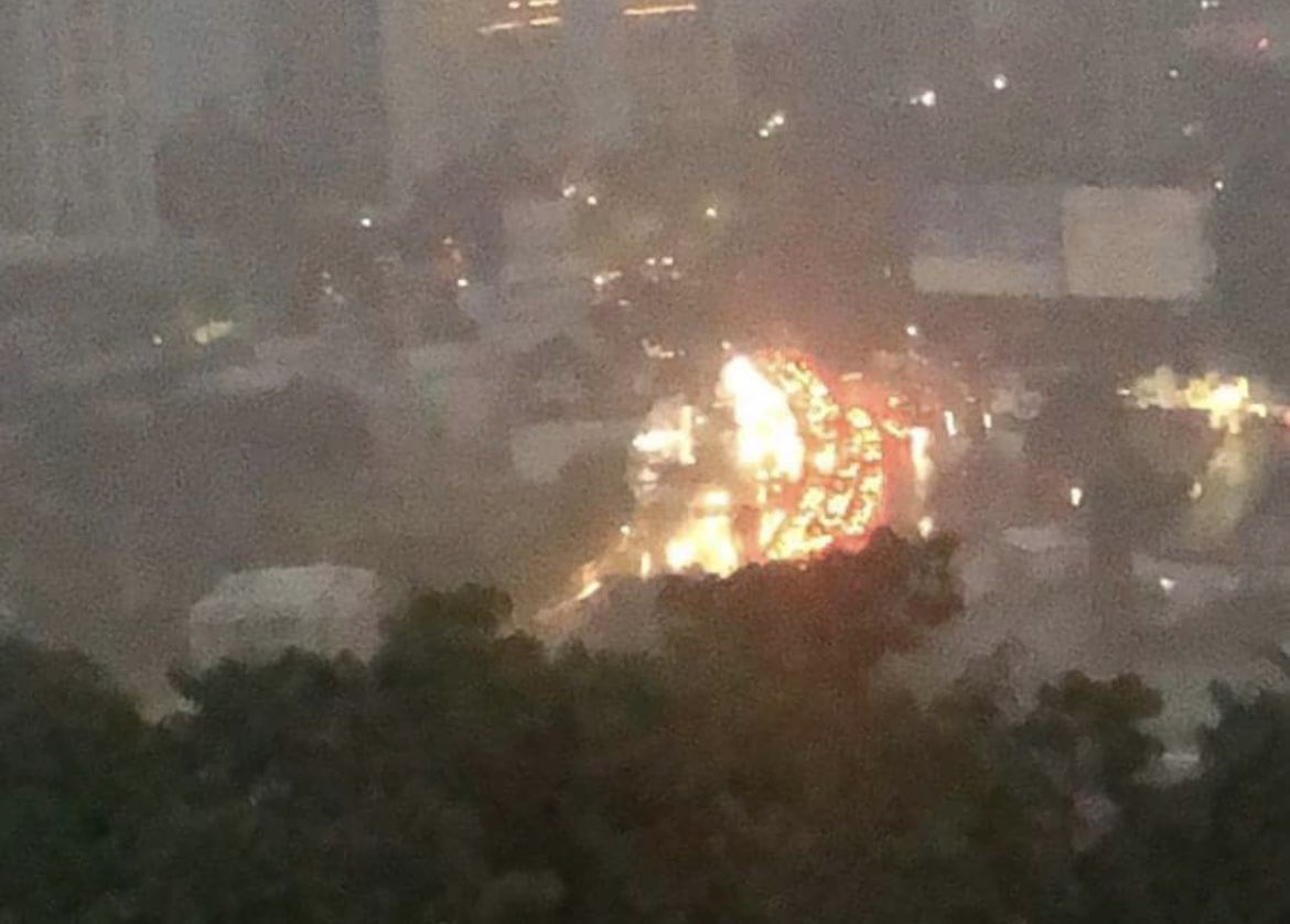 Sujetos ayer forzaron su entrada al Baby’O de Acapulco. Golpearon vigilante y con bidones lo llenaron de gasolina para luego prenderle fuego. Pérdida total! Así la violencia en el puerto, en contexto de cambios de Pdtes municipales en Gro. Que sigue? Así cuantas partes del país?