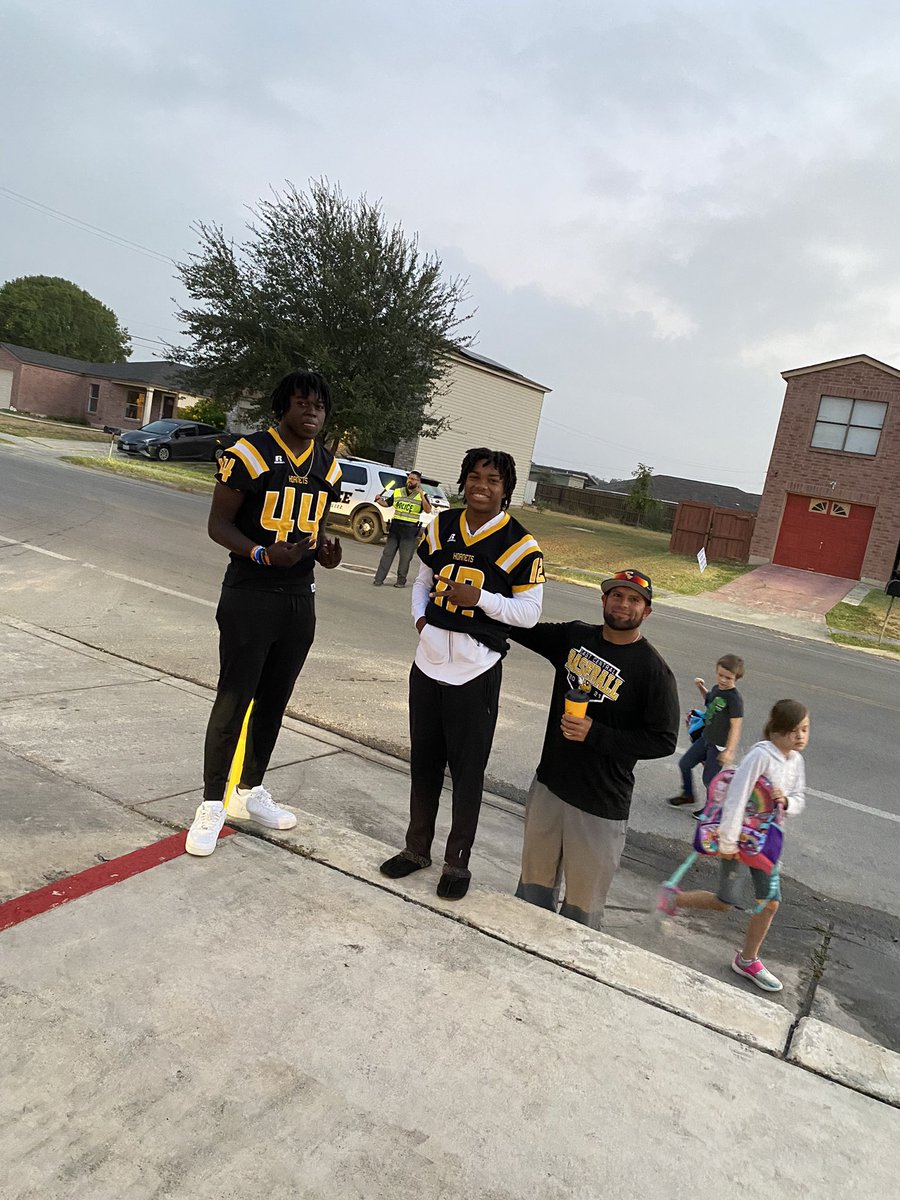 A huge thanks goes out to our EC Football players for helping us welcome our Mustangs this morning! <a href="/ECISDtweets/">East Central ISD</a> <a href="/semustangpride/">Sinclair Elementary</a> <a href="/_ECFootball/">EC Hornet Football</a> <a href="/staceysanders78/">Stacey Johnston</a>