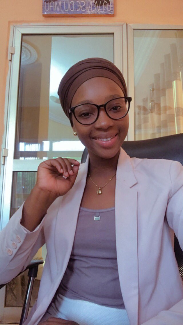 Bien s’habiller est l’un des meilleurs secrets de la motivation au travail. Agréable journée à vous! #selfconfidence #selflove #RamataLaDynamique