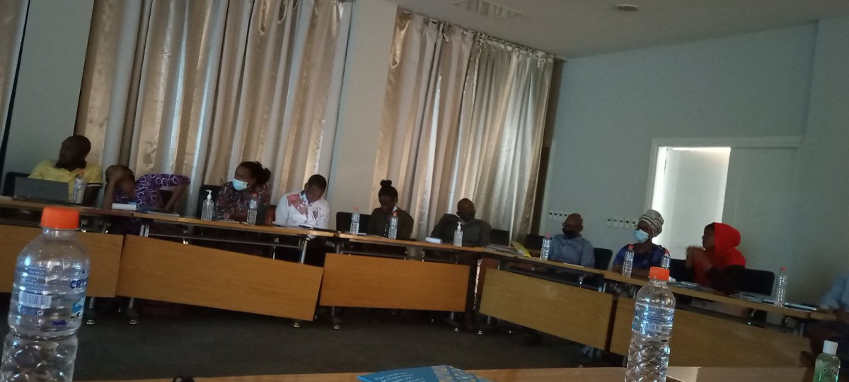 Échanges de la mission d'<a href="/OSIWA1/">Open Society-Africa</a> et ses partenaires guinéens de la société civile sur les procédures d'osiwa et l'état d'avancement des projets en cours. <a href="/pcudguinee/">PCUD Guinée</a> y est présente. #Kibaro <a href="/IbrahimaANiang/">Ibou Niang</a>