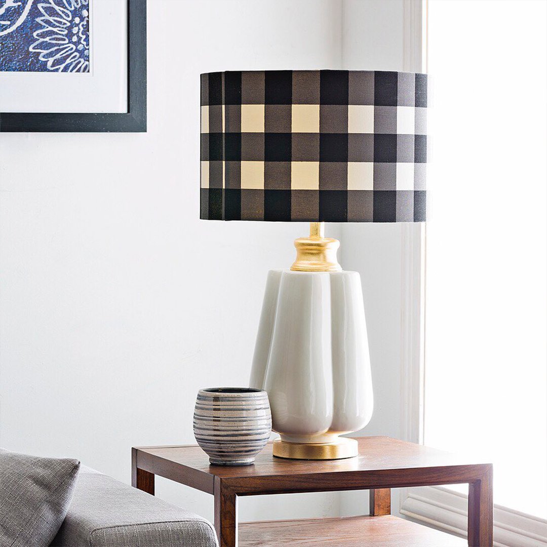 Evinde küçük değişiklikler yaparak farklı bir ambiyans yaratmayı amaçlıyorsan aydınlatmalar tam aradığın çözüm olabilir. Lambaderden abajura farklı tasarımlarıyla en şık aydınlatma seçenekleri Pera Bulvarı'nda!

bit.ly/PeraAydinlatma