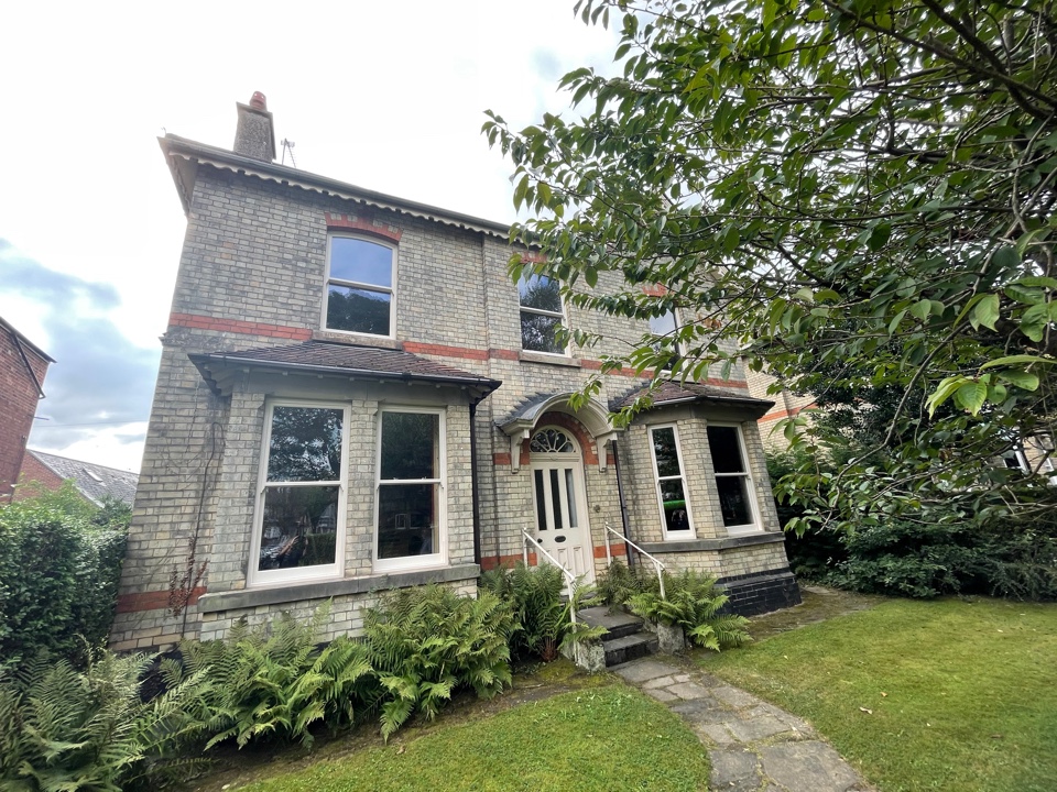 And the very worthy winner of our September Photographic Competition is Master Installer <a href="/DerwentWindows/">Derwent Windows & Doors</a> with this beautiful installation of Bygone Collection sash windows.