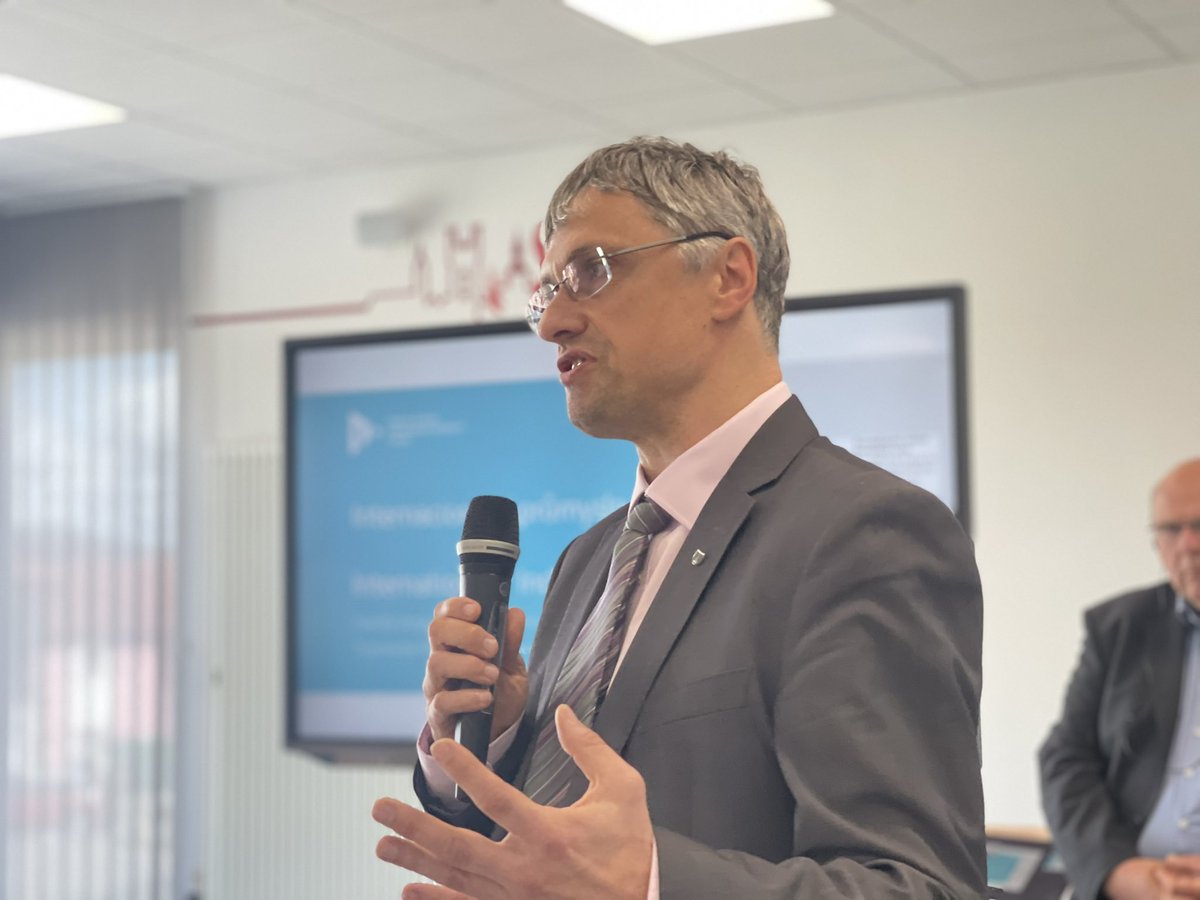 první jednání Internacionalní průmyslové rady 
first meeting of International Industrial Board 
<a href="/mpo_tweetuje/">MPO ČR</a> @countryforthefuture <a href="/JStredula/">Josef Středula</a> <a href="/NTCresearchers/">NTC</a> @ZapadoceskaUni <a href="/FSTZCU/">fakulta.strojni@fst.zcu.cz</a>