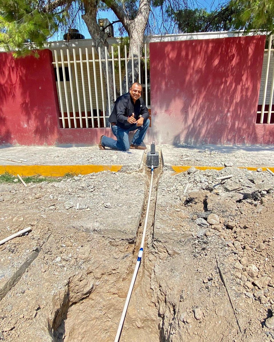 licoquintanilla's tweet photo. ¡Buenos Días!☀️
Supervisamos en la #VilladeProgreso la obra de más de 480 tomas domiciliarias de agua potable con medidor y tubería que se están instalando en cada uno de sus hogares, ya que es muy importante que tengamos agua de calidad en nuestras comunidades.
#ProgresoFuerte https://t.co/sMo5dHYXBZ