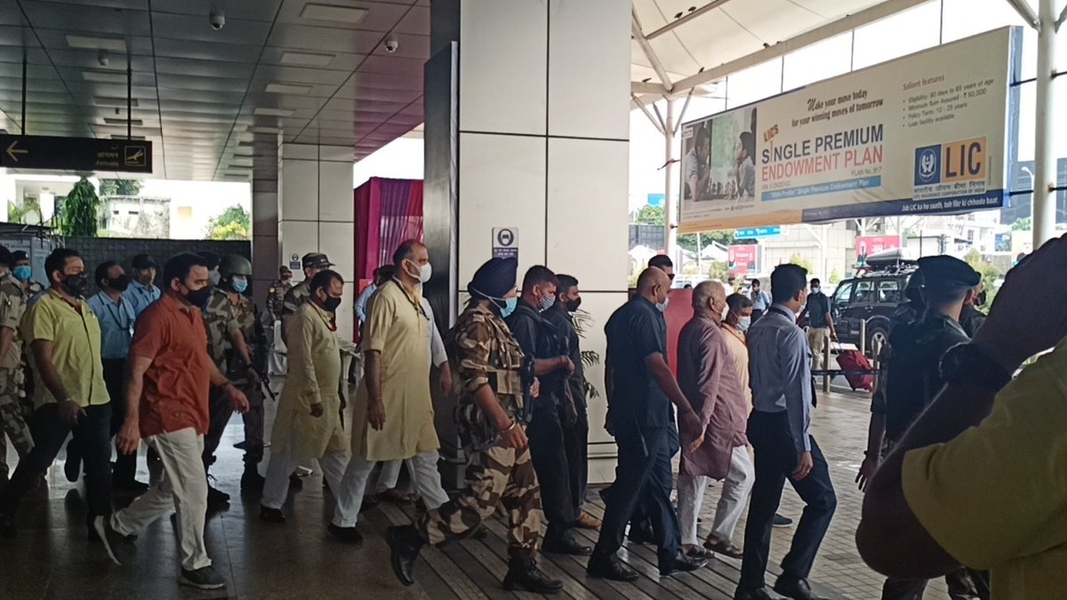 editorvskbharat's tweet image. राष्ट्रीय स्वयंसेवक संघ के सरसंघचालक डॉ. मोहन भागवत जी आज चार दिवसीय प्रवास पर जम्मू पहुंचे.
RSS Sarsanghchalak arrived at Jammu for a four-day visit 
@RSSorg @DrMohanBhagwat