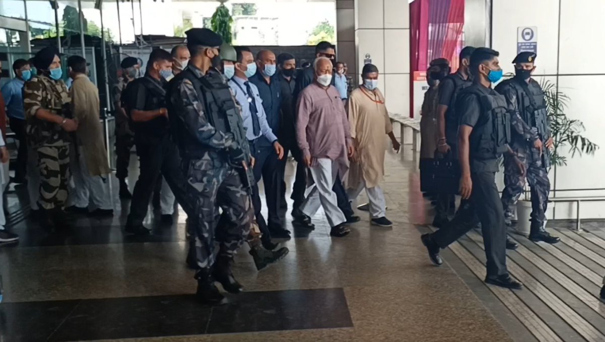 editorvskbharat's tweet image. राष्ट्रीय स्वयंसेवक संघ के सरसंघचालक डॉ. मोहन भागवत जी आज चार दिवसीय प्रवास पर जम्मू पहुंचे.
RSS Sarsanghchalak arrived at Jammu for a four-day visit 
@RSSorg @DrMohanBhagwat