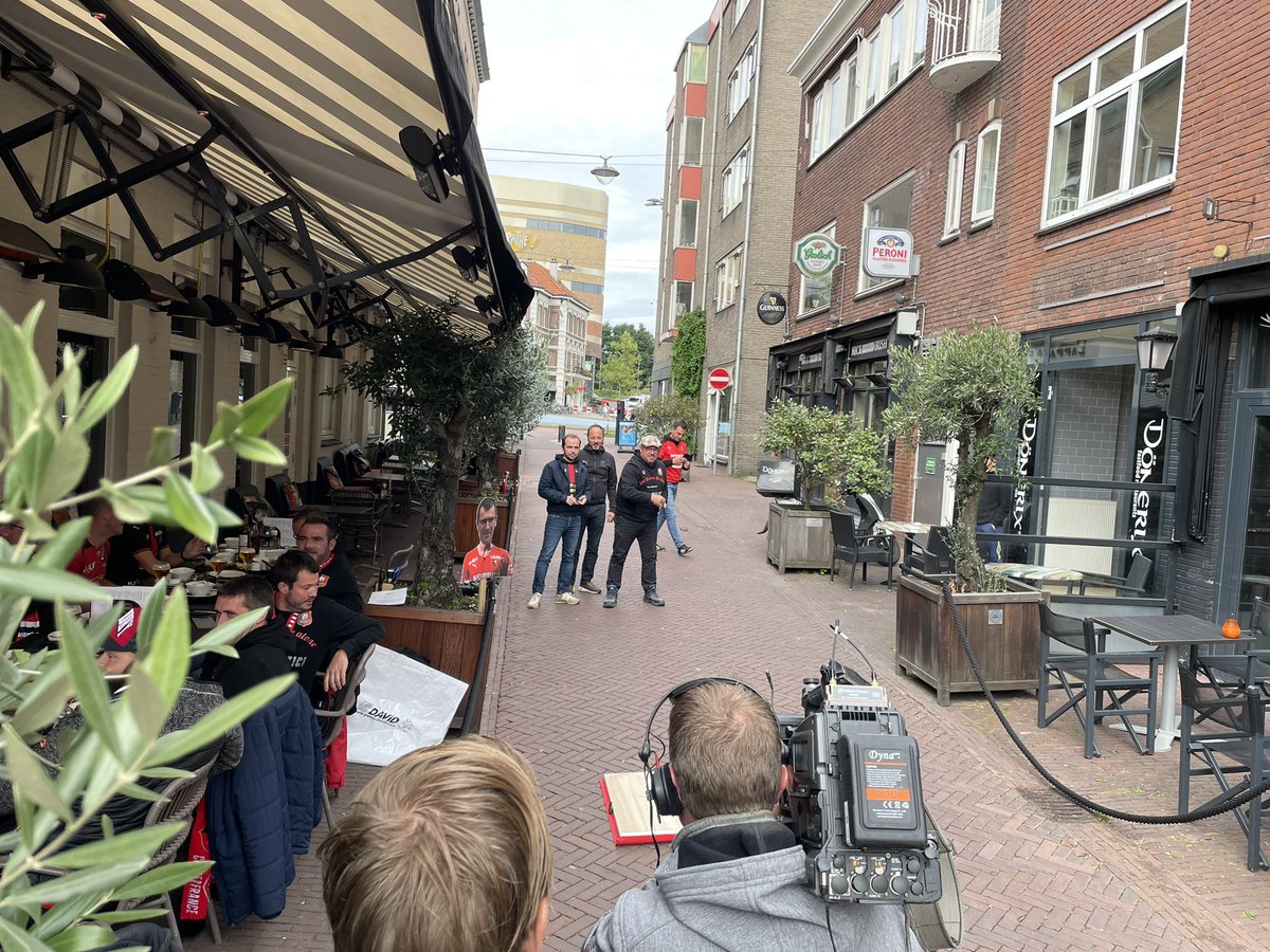 qualitativHood's tweet photo. La planche est de sortie ! Les rennais à Arnhem #VITSRFC #roazhontour 🔴⚫️ https://t.co/LiyoVMDTAj