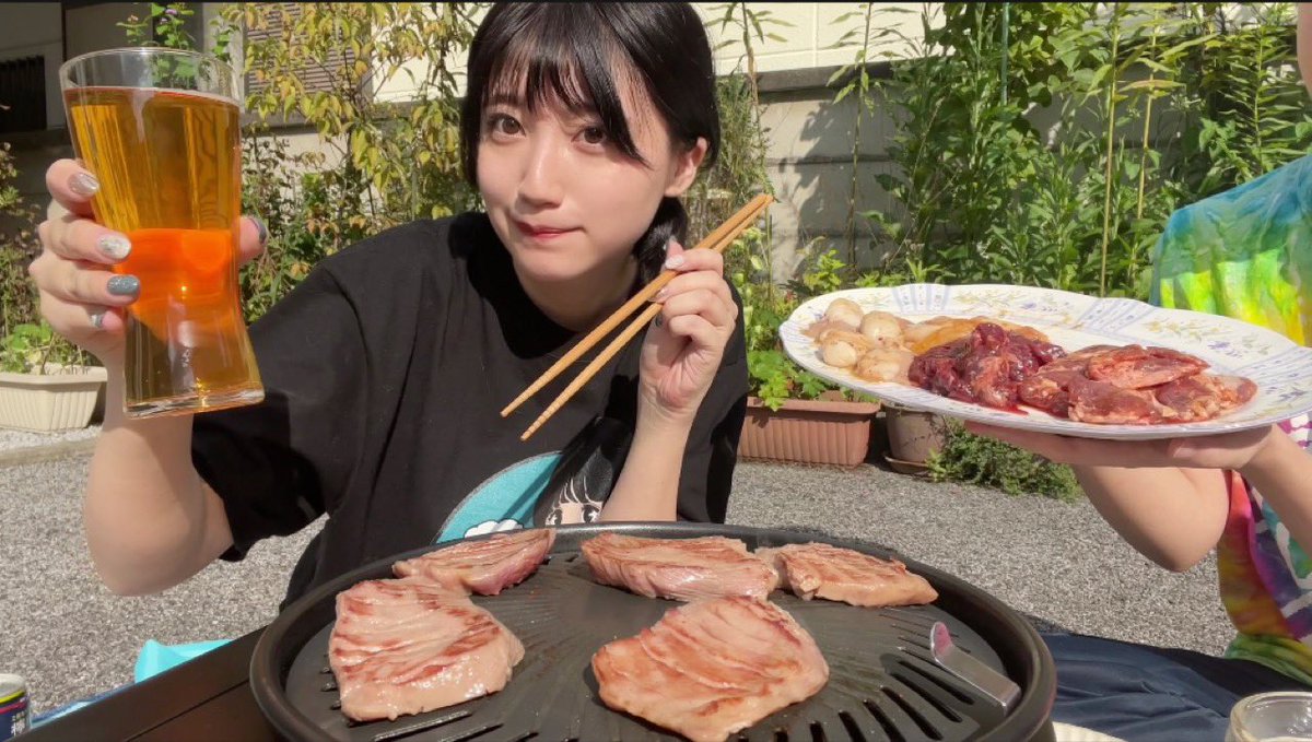 yukke_SAKE's tweet photo. 実家で妹と焼肉してたら女子高生の大群とエンカウントしました。
https://t.co/Sn4HQB0oGN https://t.co/PZkMhh9fL7