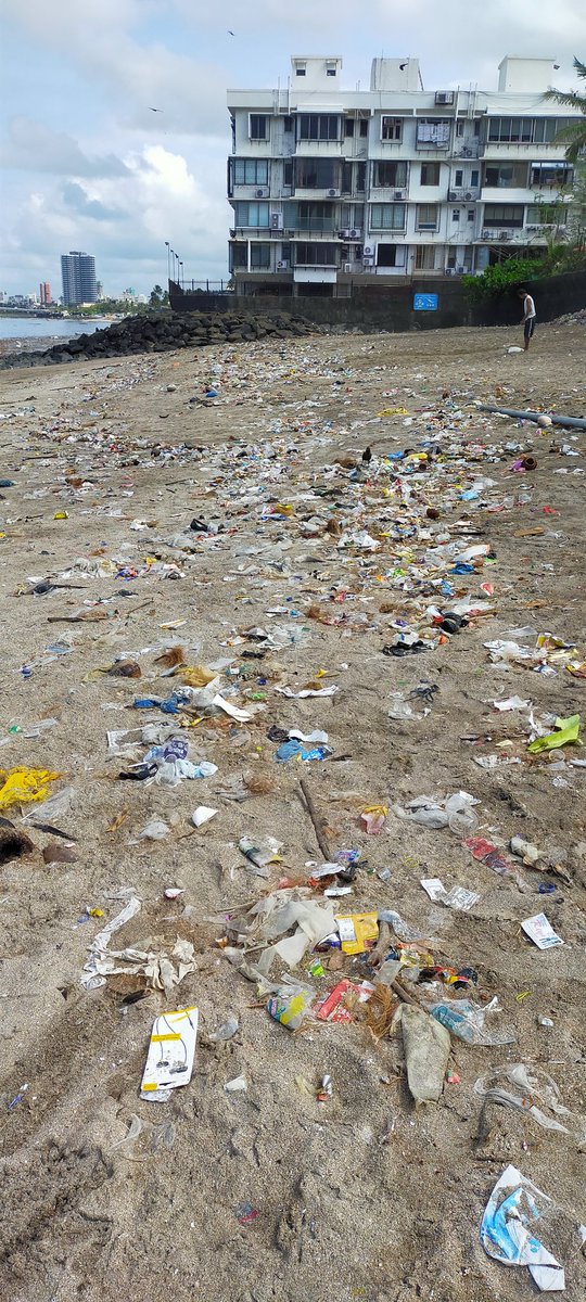 vrikshit's tweet photo. The oceans deserves our respect and care. Save oceans before its too late because trash looks good in dustbins and oceans look good with marine life.
Waste collected : 1500+ KG
@PMOIndia @SwachhBharatGov @CMOMaharashtra
#mahimBeachCleanUp https://t.co/hlmJSsT1AF