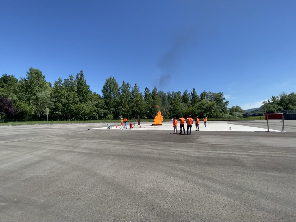 Creating products on demand means to answer each and everyone of the clients’ requirements. Our clients are witnessing the fire tests so they fully rely on the products. This is a Silvara special Fluorine Free alcohol resistant 1x3% - 1% hydrocarbons, 3% polar solvents. #fire