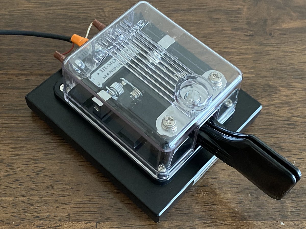 Es1Ram's tweet photo. Masterpiece from Japan - HI-MOUND MK-706 - good company to my Begali Simplex Mono Basic.  #CWFOREVER #hamradio https://t.co/OVI5hf1tHC