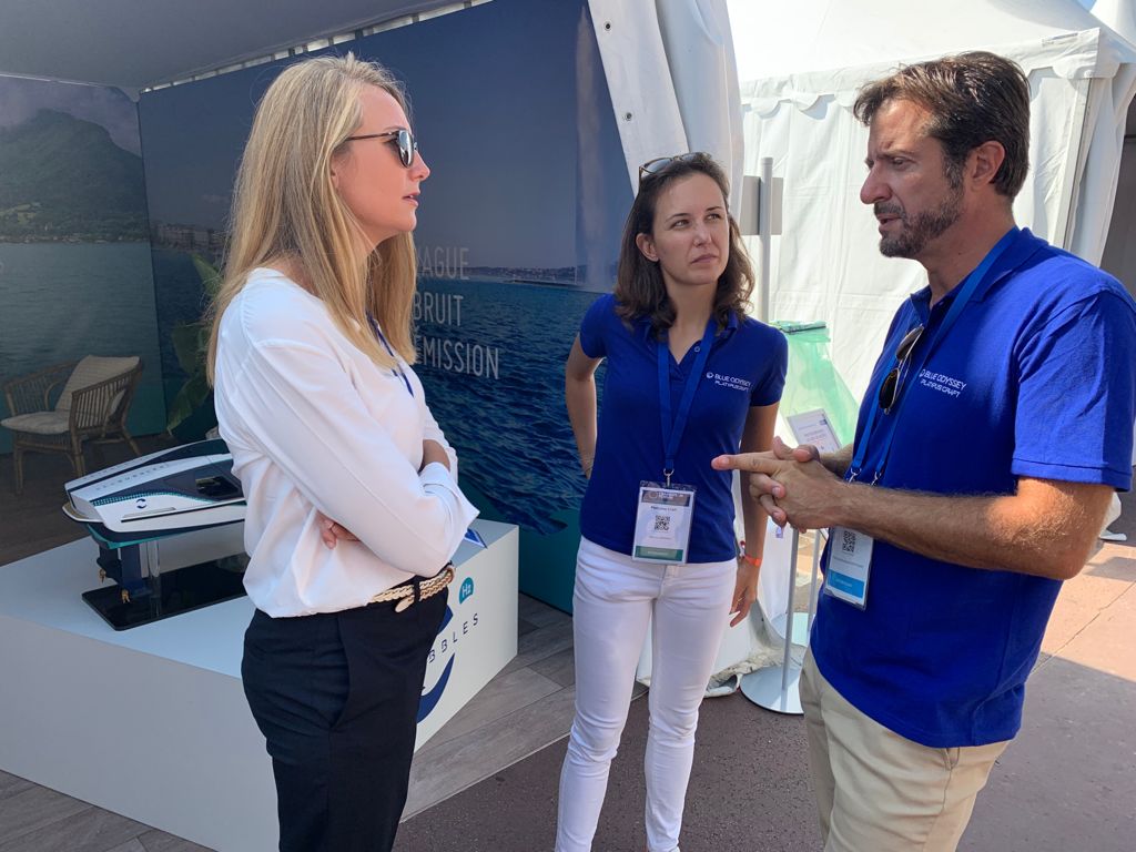 SeaBubbles's tweet photo. Rencontre avec Francois-Alexandre Bertrand de @BlueOdysseyPlat. La dépollution des littoraux marins fait partie des enjeux écologiques de demain. #protectoceans #NiceTransitionDays #greentech https://t.co/MOWtAfM3zS