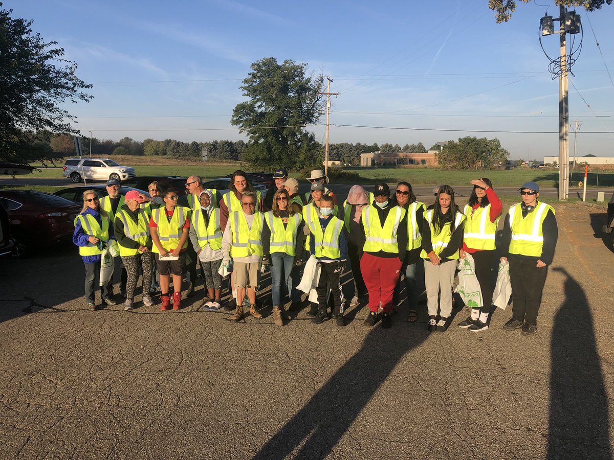 GLARC Rotary and Gateway Academy on road cleanup day!