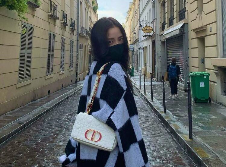 lq jisoo pics tweet media