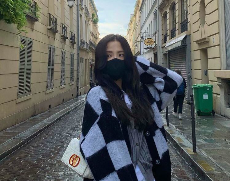 lq jisoo pics tweet media