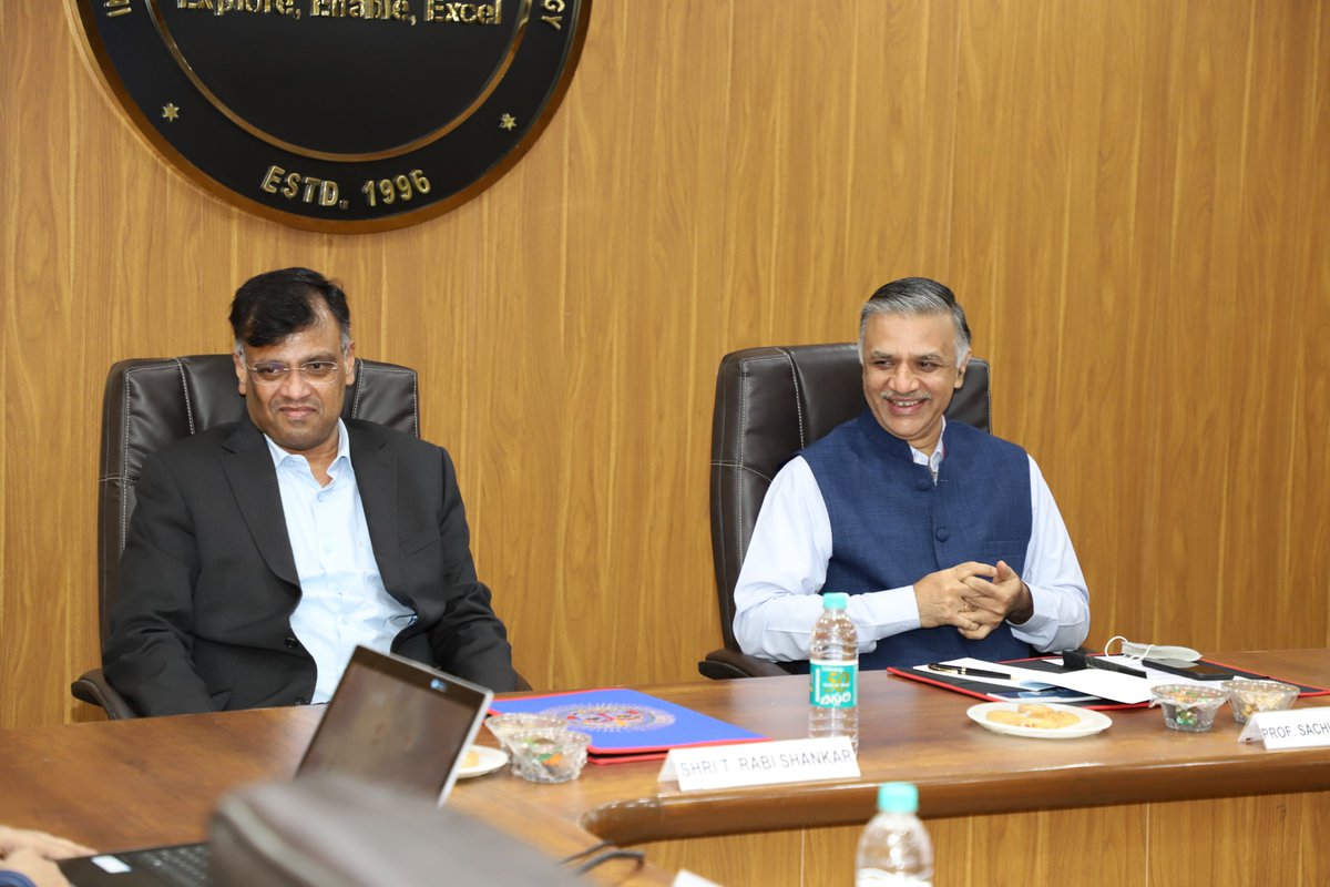 IDRBT's tweet image. Glimpses from the visit of Prof. Sachin Chaturvedi, Member, Central Board, RBI &amp;amp; Shri T. Rabi Sankar, Deputy Governor, RBI, to IDRBT on September 30, 2021. 
Details @ idrbt.ac.in/ethicallab_sep…
#idrbt #ethicalhacking #NewBeginnings