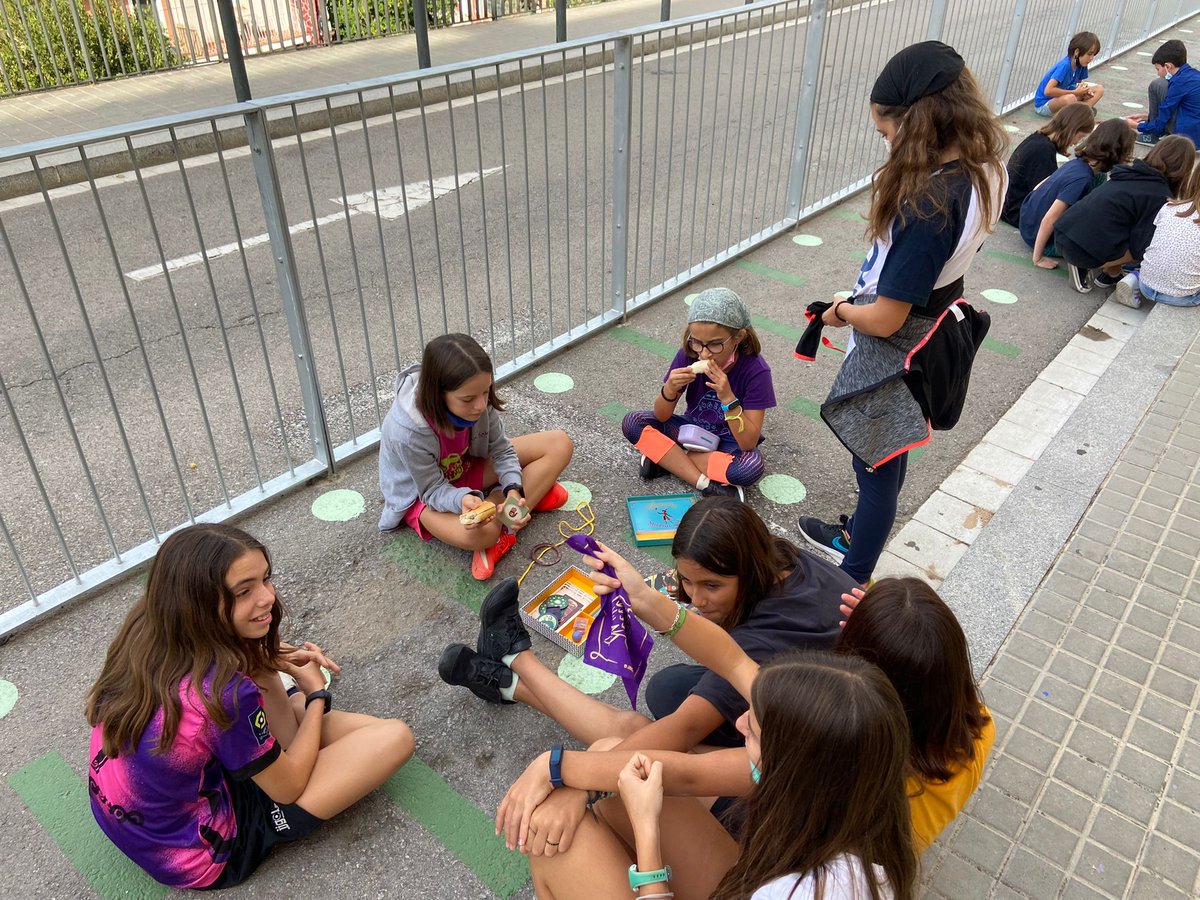 Tot espai és bo si està en condicions. La pacificació del carrer esta en marxa. 
Fem pati als entorns escolars!