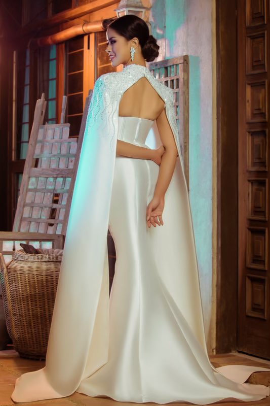 TeamKissesOFC's tweet photo. A woman of inspiration! Miss Masbate Kisses Delavin graces tonight’s coronation in white elegant gown by Louis Pangilinan.

@KissesDelavin 
GOODLUCK KISSES
KISSES PHENOMENAL QUEEN 
#KISSESInspiresYOUniverse 
#MissUniversePhilippines2021

-Siblings https://t.co/YUlikggjq6