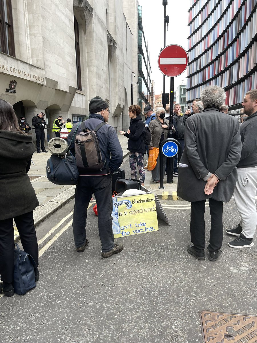 Anti-vax protests outside the Old Bailey where the family of Sarah Everard are due to speak at any moment. Absolutely disgusted at the lack of respect shown by people seeking to hijack such a sensitive and heartbreaking event for the sake of their own agenda.