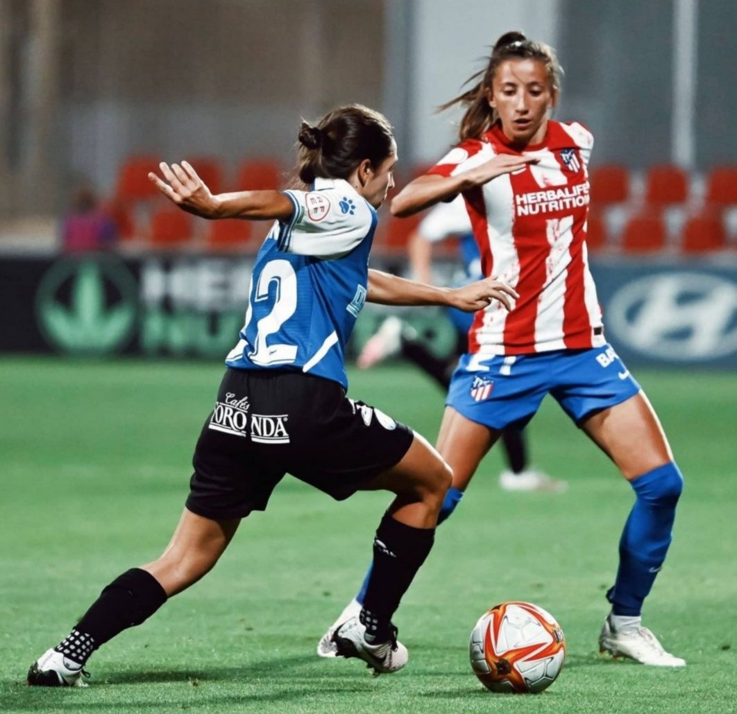 Dos fotones de <a href="/inmaFgarcia/">Inma Flores García</a> de dos de las capitanas del ⚡ la temporada pasada.

Emocionado e ilusionado de verlas ayer en directo.