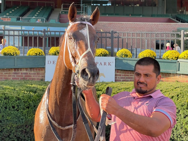 OurNJhorses's tweet photo. Never too old to have your very first two winner day. At Delaware Park, 2YO MSW Buy the Best and Last Romance -- who sure was proud of himself. Both by #Tapiture @DarbyDanFarm. Thanks to Cal Lynch and his team. https://t.co/qdxkZn1lIZ