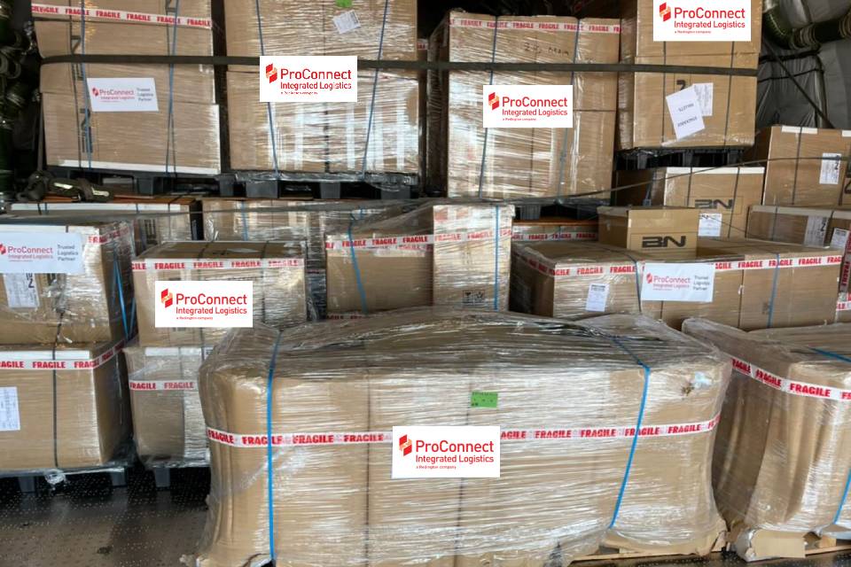ProConnect_mea's tweet image. Here&apos;s a glimpse of one our shipments, non -dimensional cargo, moved on a charter flight from Athens, Greece to Dubai, UAE for #Expo2020Dubai #expo2020 
Kudos to the team. #ProConnect
#teamwork #freightforwarding #airfreight #logisrics #UAE