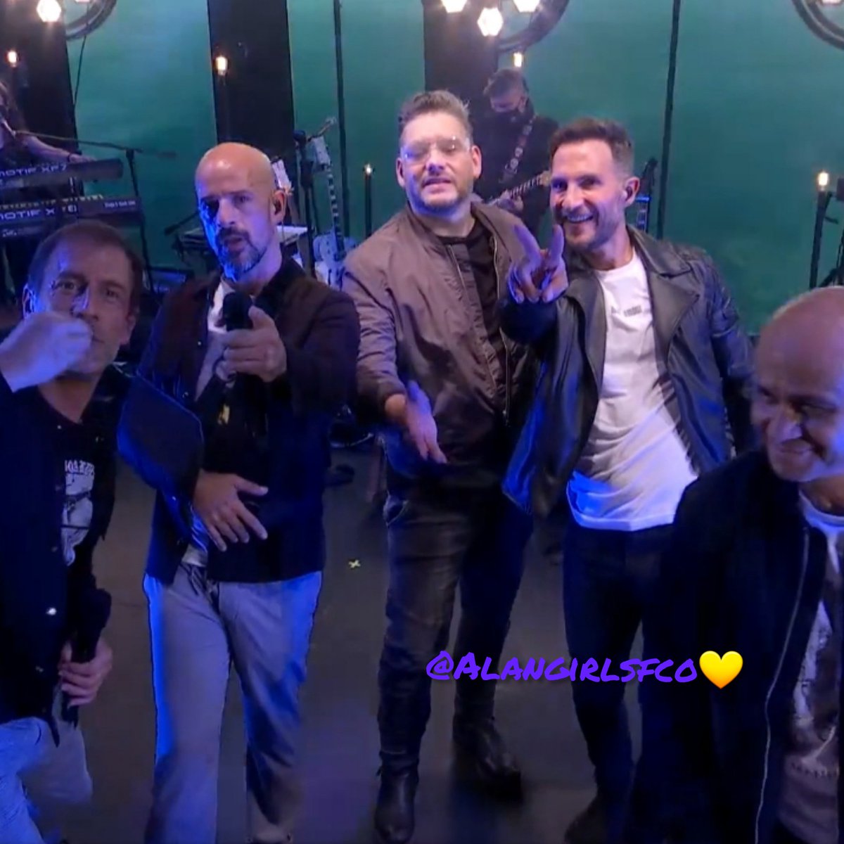 alangirlsfc's tweet photo. Buen jueves 🥰 #tbt @MAGNETOOFICIAL2 @ALANMAGNETO #alanibarra #alanmagneto #alangirlsfco https://t.co/gPRXnezvEx
