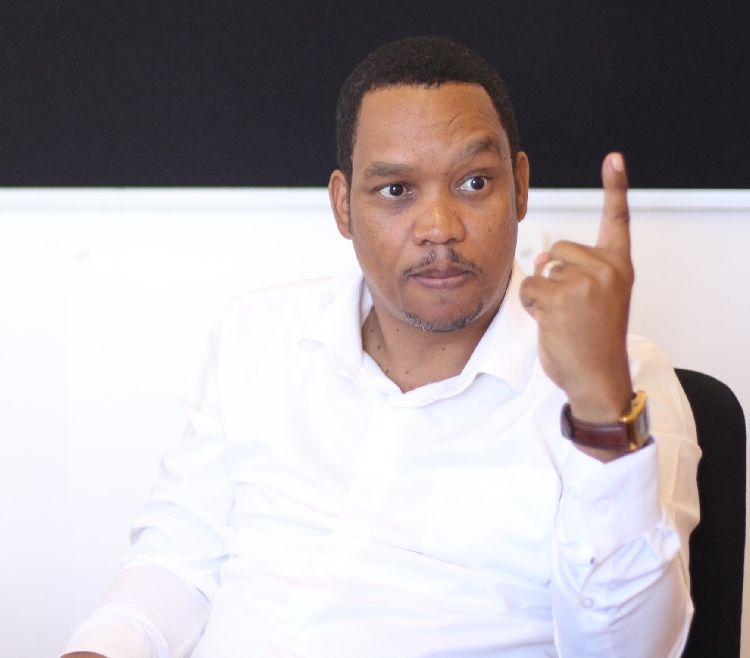 Landless People's Movement (LPM) leader Bernadus Swartbooi says the government is discriminating against the Ovaherero and Nama communities. buff.ly/3olbf9d