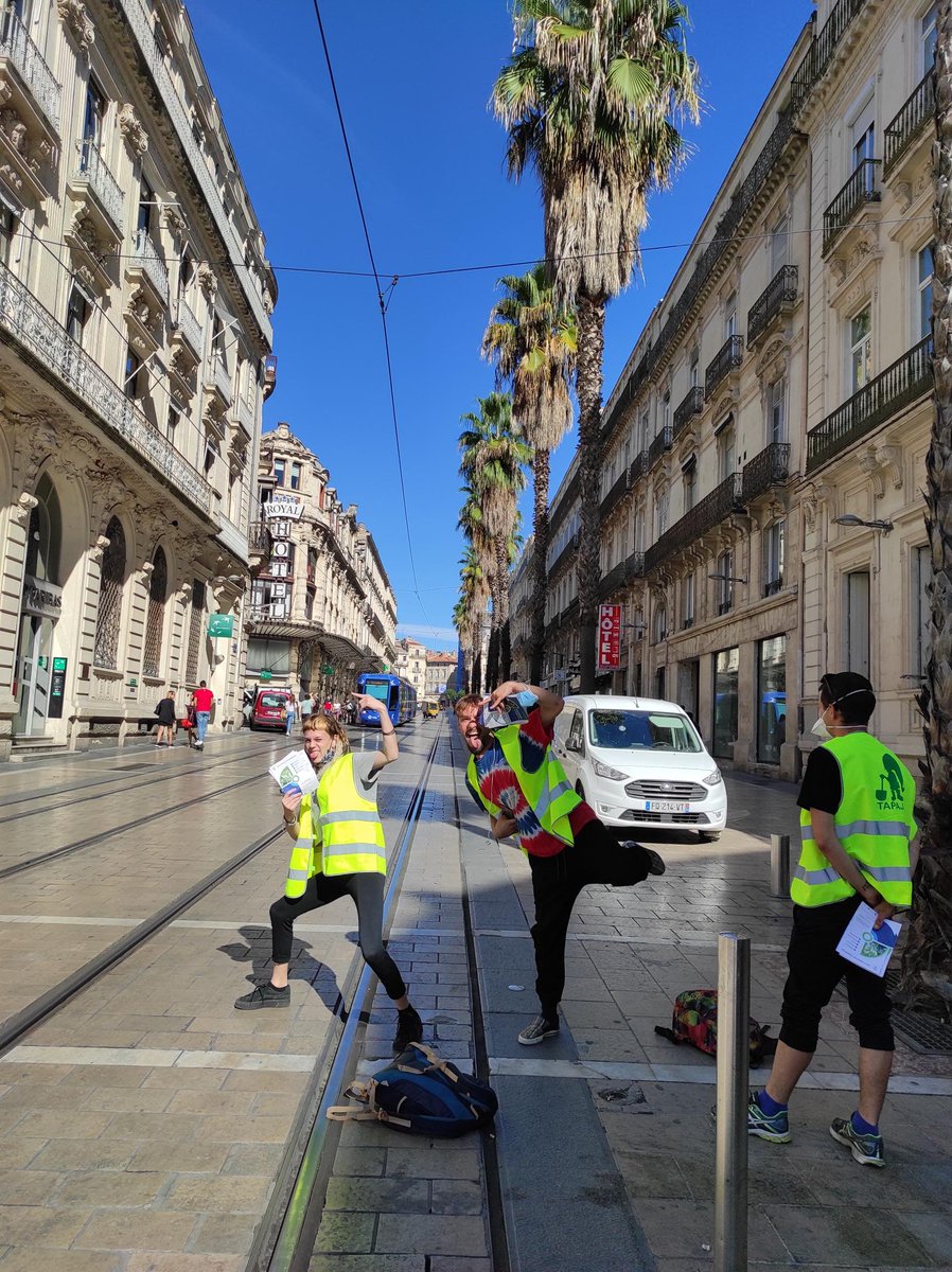 tapajmontpellie's tweet photo. Chantier tractage auprès des commerçants du centre-ville de Montpellier. Du soleil , de la joie et des flyers🌞😀
Merci à Yoann @CTEformation 
@TAPAJFrance @FedeAddiction @MILDECAgouv https://t.co/OwSVEpx1N0