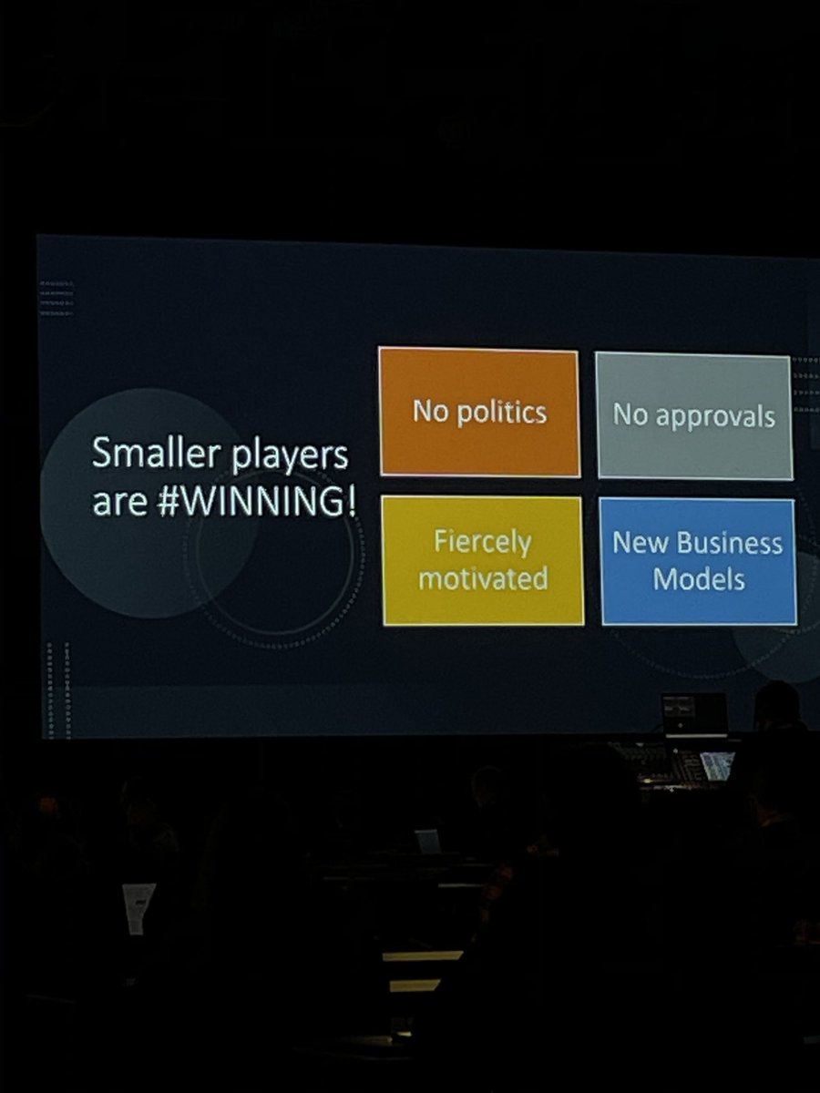 PRisUs's tweet photo. Whoa, yes. @JoePulizzi #CMWorld #smallerisbetter https://t.co/qZtMUtD380