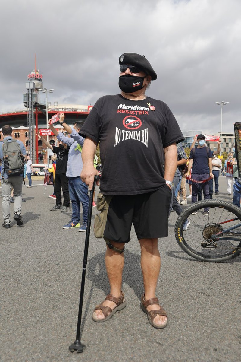 Societatcc's tweet image. Hoy en Barcelona reciben al Rey así. Odio sobre lienzo.
