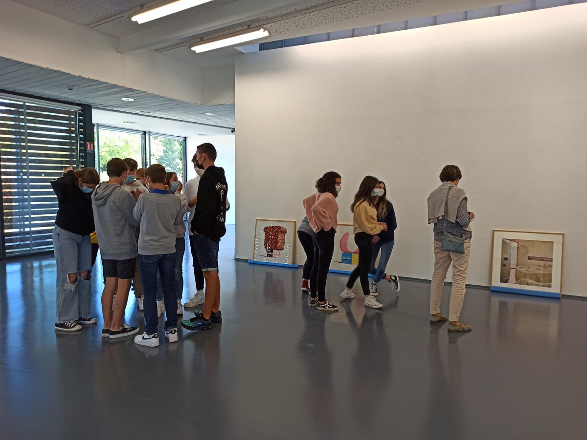 Frac_PC's tweet photo. [ Tandem ]

Aujourd'hui nous sommes contents d'accueillir à #Linazay la classe de 3eme du collège #VieillesVignes à Cozes (17)! Au programme choix final des œuvres qui seront bientôt exposées dans la galerie de leur collège ! #EAC @NvelleAquitaine @DSDEN17 @acpoitiers https://t.co/FmJG6ul5cb