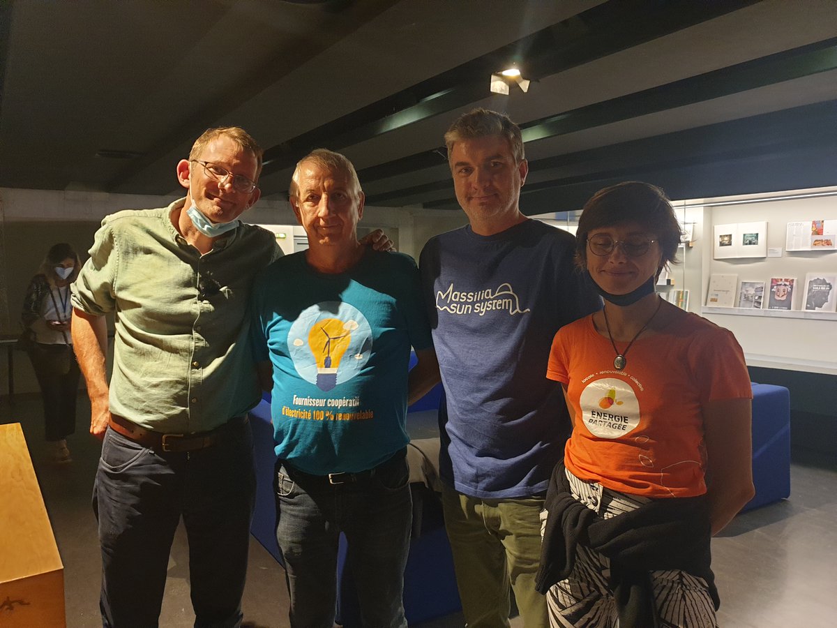 Le trio gagnant venu rencontrer Rob Hopkins hier soir au <a href="/Mucem/">Mucem</a> à #Marseille et représenter les énergies renouvelables citoyennes ! ⚡Avec <a href="/robintransition/">Rob Hopkins</a>  @Enercoop_SCIC <a href="/MassiliaSunSyst/">Massilia Sun System 🌞</a> @EnergiePartagee <a href="/marseille/">Ville de Marseille</a> <a href="/SansTransiPce/">Sans Transition Pce</a>
