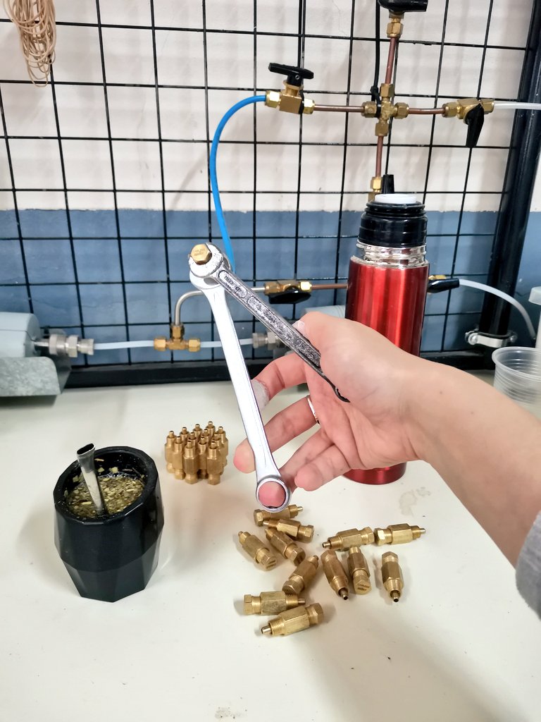 Preparando restrictores de flujo para medir CH4 entérico en el próximo ensayo de rumiantes 🐂!
P/D: Que no falte el mate!