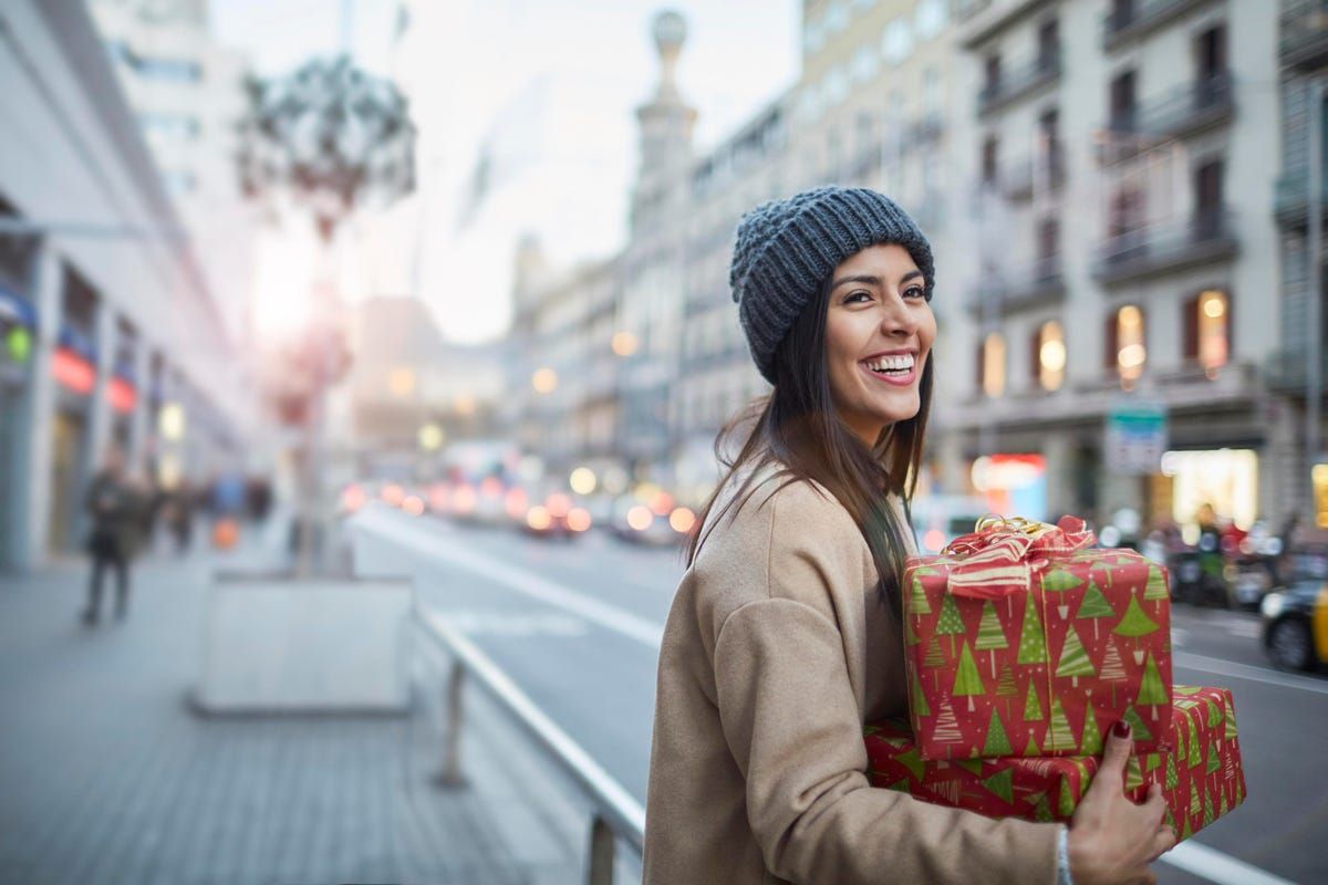plicards's tweet photo. "The Christmas 2021 outlook is good for small businesses..." Read on ➡️ https://t.co/gXGr0uqM26 #holiday2021 #retailing #giftcards #shopping #PLIcards #cardmarketing https://t.co/8FF1ds6qY7