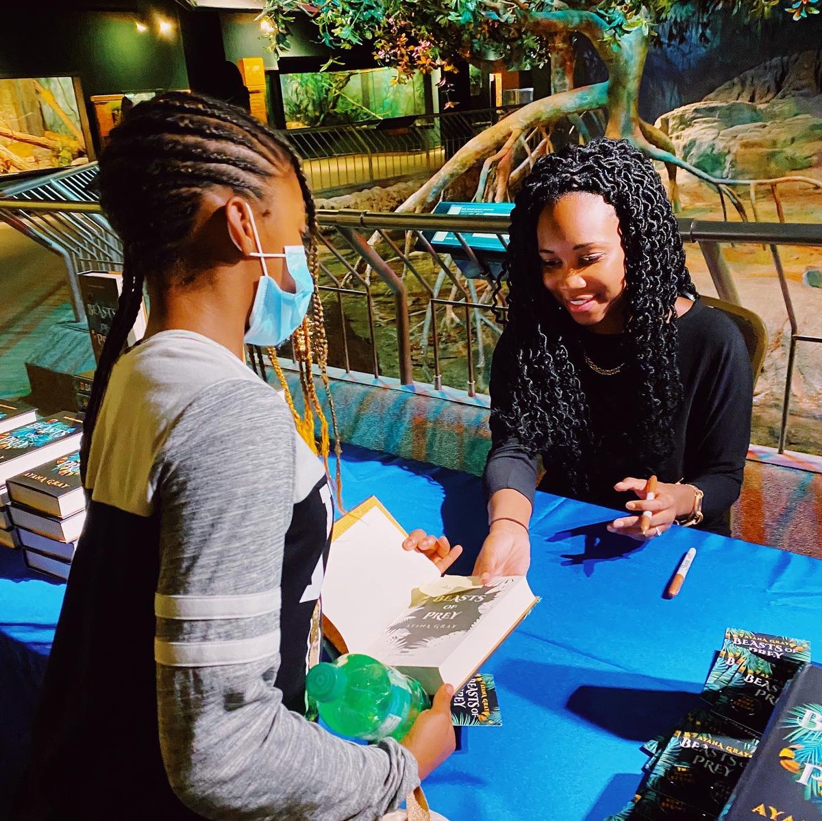 AyanaGray's tweet image. Cannot tell you all how much fun I had doing an author event at @clemetzoo last night. It was easily THEE coolest venue I’ve done an author event in, and the crowd was amazing! Thanks so much Cleveland Public Library for inviting me!! 🖤#BeastsofPrey