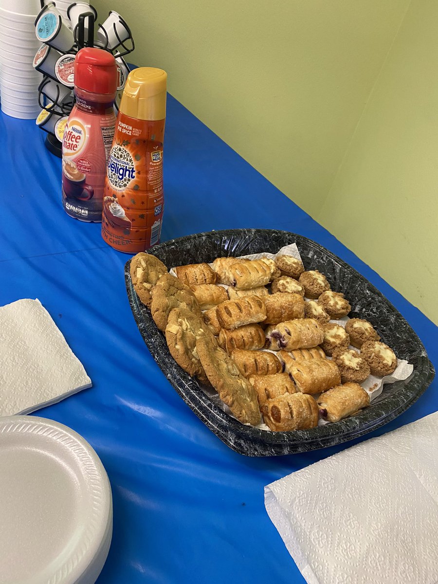 Leigha_Curry7's tweet photo. Pastries & PLC @PortHoustonES! #problemsolvers #Innovators #ExecutingExcellenceEverday #ES3 @Erwin_Garcia_ @ESO3_HISD https://t.co/zDM9EuOrg0