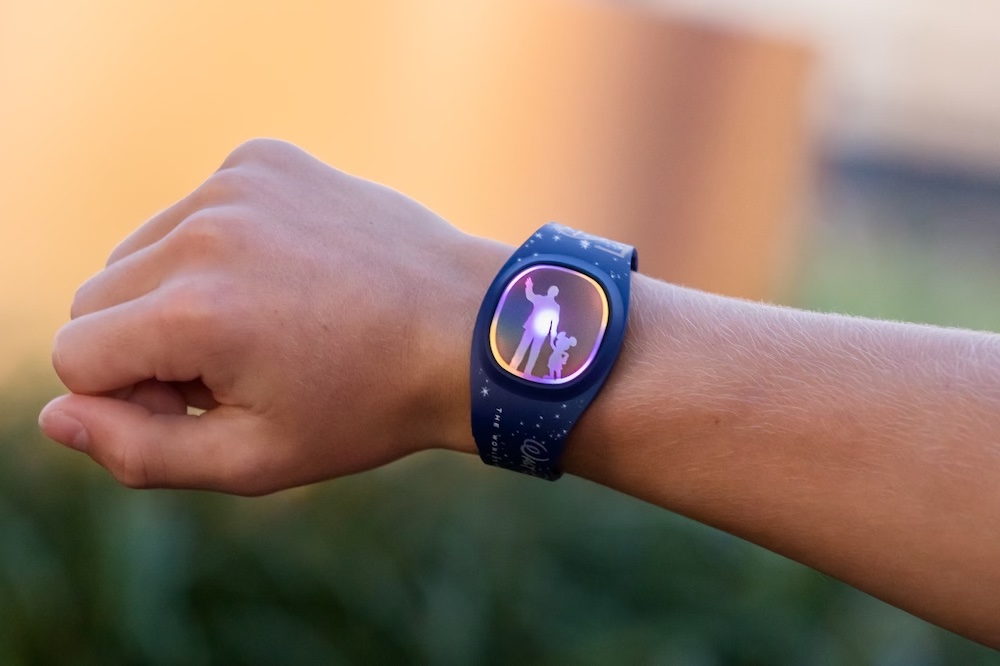 DisneyParks's tweet image. JUST ANNOUNCED: MagicBand+ will debut in 2022 at @WaltDisneyWorld Resort as part of the 50th Anniversary Celebration and will help immerse you in Disney stories and connect with characters you love like never before. Get the details: bit.ly/3A23GXe #DisneyWorld50