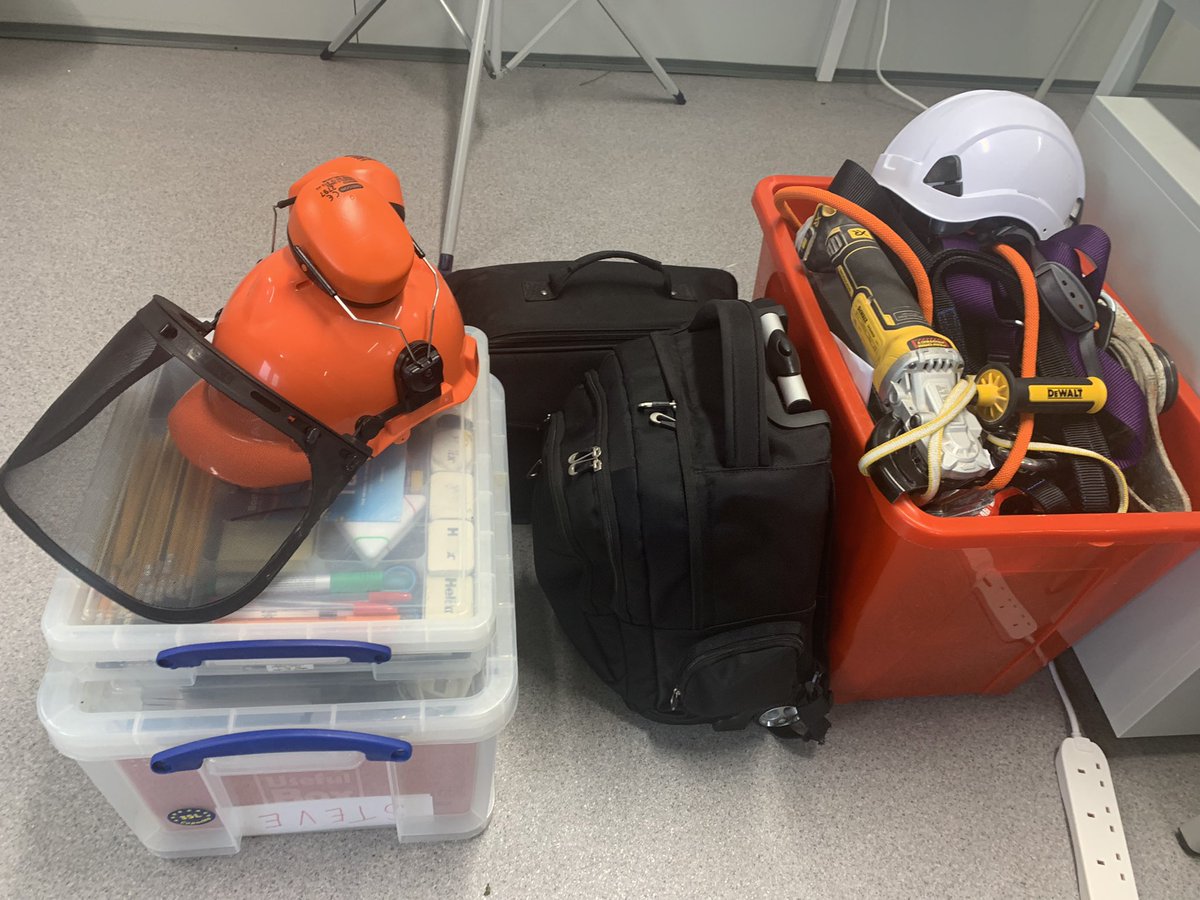 When you deliver a #cscs #citb #healthandsafety Construction course correctly it’s not just “a few downloaded slides” as someone once said to us!! Harnesses, lanyards, helmets, gloves, disc cutters and more……..