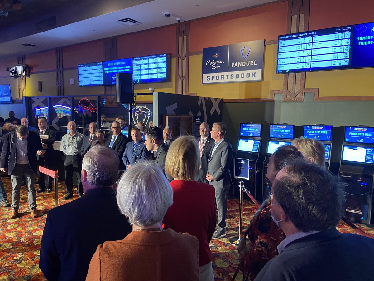 Exciting to open the Sports Book at <a href="/MoheganSun/">Mohegan Sun ☀️</a>!  CT can now compete!