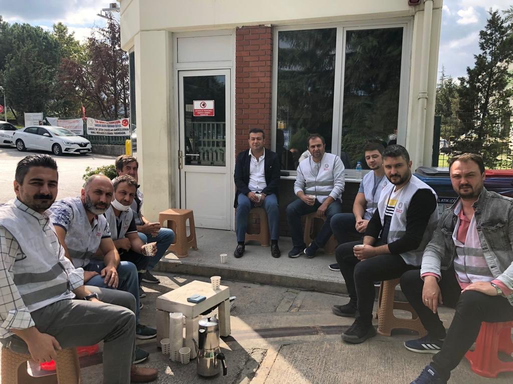 orenibrahim76's tweet photo. Bursa ili Orhangazi İlçesi sınırları içinde örgütlü olduğumuz CARGILL İşletmesinde Anayasal haklarını kullanarak Sendikalı oldukları için işten çıkarılan ve 1262 gündür Fabrika önünde mücadele vermeyi sürdüren CARGILL emekçilerini ziyaret ederek kendilerine moral verdik https://t.co/KijhBWGo2k