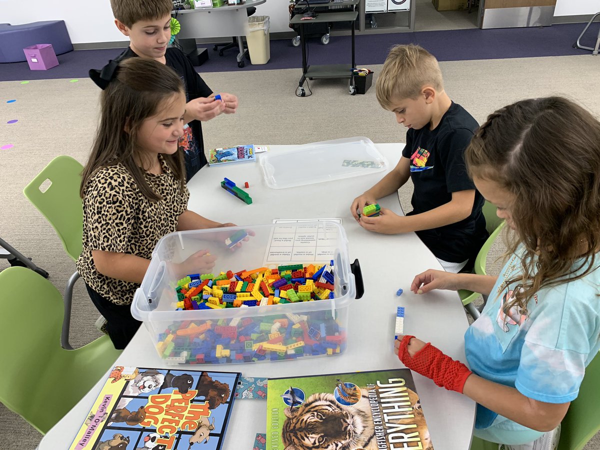 MsBrightTeaches's tweet photo. Our first library maker space of the year! We learned about the importance of teamwork. @PISDBryantElem @DAnneMosby https://t.co/xH3mZQtIt4