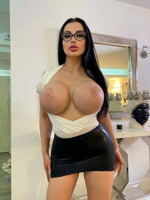 New home video feature on my website is now available??? https://t.co/p9tRoGmC3Z https://t.co/sNFHHG