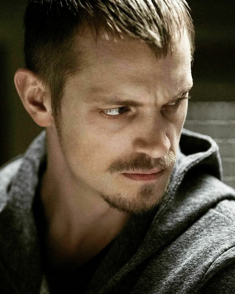 KSmorgasbord's tweet photo. Hoodie season is here again 🍂🌧️
#stephenholder #thekilling #netflix #joelkinnaman #slowburn https://t.co/BSc82KSmhu https://t.co/HYn0JDhHls