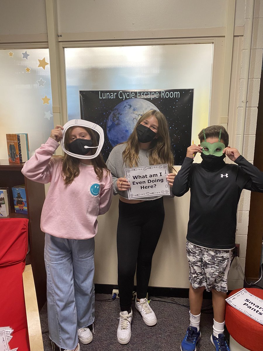 FieldstoneIMC's tweet photo. 6th Grade Lunar Cycle Escape Room! #escaperoom #problemsolving https://t.co/LNZLC2VWRk