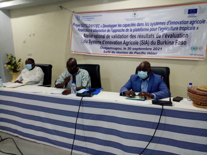 FAOBurkinaFaso's tweet photo. @FAOBurkinaFaso et @BurkinaMinagri organisent un atelier national de validation des résultats et recommandations du diagnostic orienté-action du système d’innovation agricole du Burkina Faso dans le cadre du projet  #TAP_AIS financé par #EU. https://t.co/5LEdl7UQGu