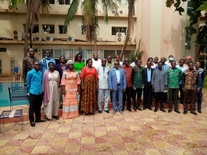 FAOBurkinaFaso's tweet photo. @FAOBurkinaFaso et @BurkinaMinagri organisent un atelier national de validation des résultats et recommandations du diagnostic orienté-action du système d’innovation agricole du Burkina Faso dans le cadre du projet  #TAP_AIS financé par #EU. https://t.co/5LEdl7UQGu