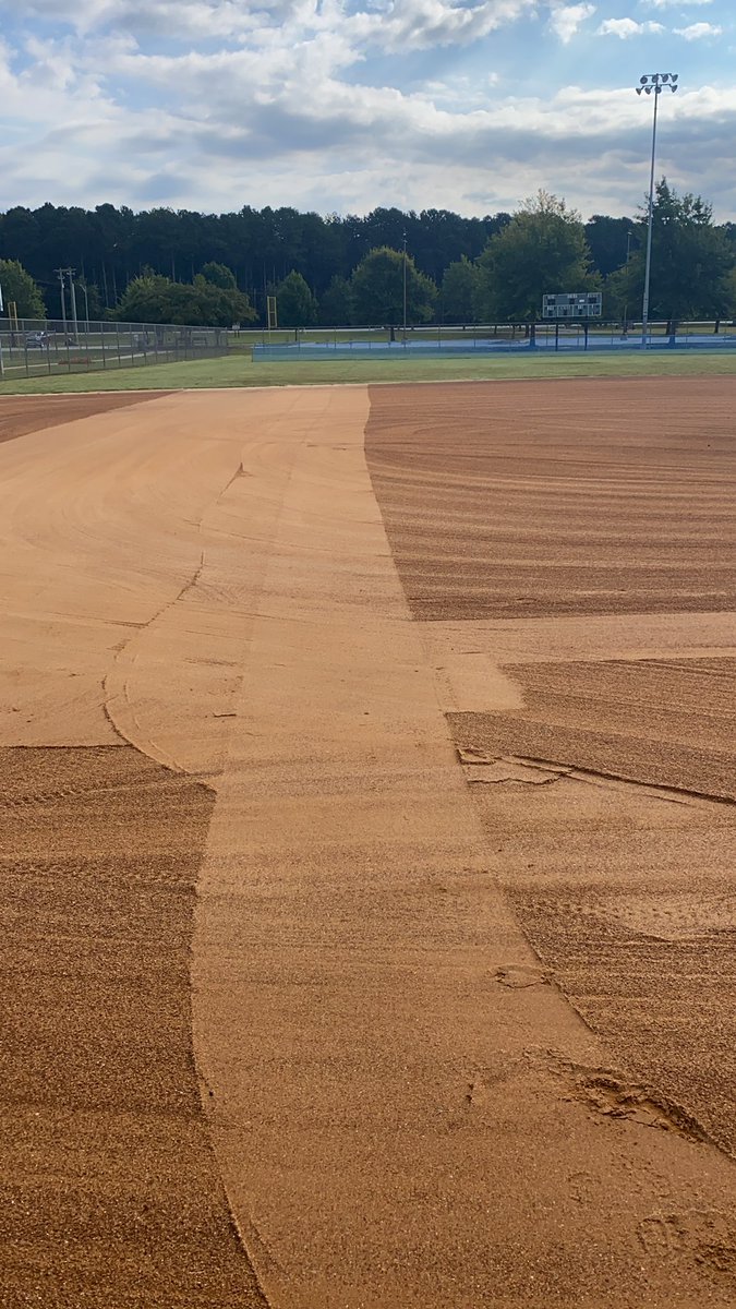 TurfCambo's tweet photo. Last day of prep. Time for some rolling to tighten things up. Light mat drag to follow then marked and play ball! @CBEwingSports made me a believer in rolling at the @LLSBWorldSeries! #fastpitchsoftball #turface #sportsTurf #diamondpro #duraedge https://t.co/19va0vD5T1
