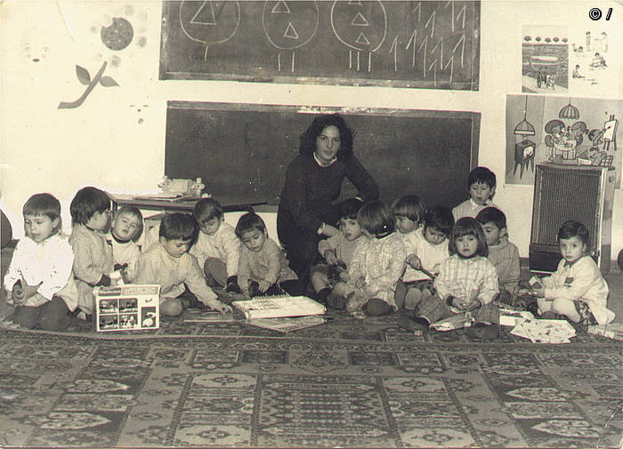 #GaurkoEgunez​, 1965eko urriaren 23an, guraso euskaltzale talde batek 1936ko Gerra osteko lehendabiziko ikastola sortu zuen Iruñeko Alde Zaharreko etxebizitza batean. 

Uxue ikastola izena jarri zioten eta
Mikela Gastesi izan zen lehen irakaslea.