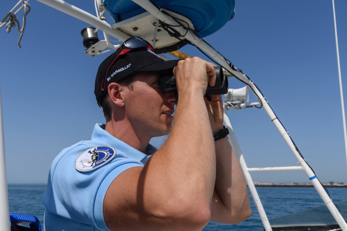 #JournéeMondialeDeLamer 
La brigade nautique de Marseillan participe au quotidien à des missions de sûreté et de sécurité.
Les gendarmes 👮 enquêtent en🌊 et interviennent sur des scènes de crime, sur la disparation des personnes et + encore. 
➕d’info 👇
facebook.com/Gendarmeriedel…